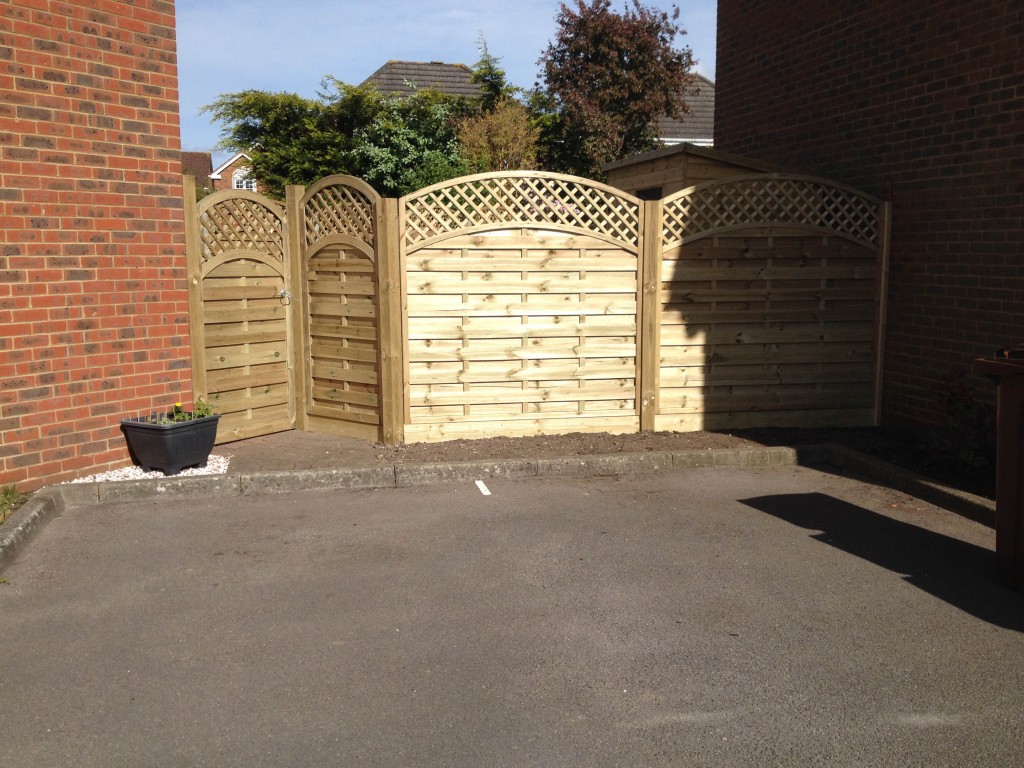 Wrights Garden Serivces Fencing Farnham